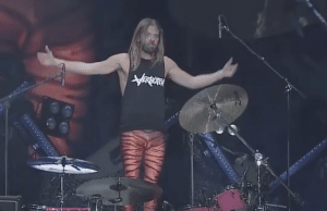 Foo Fighters’ Taylor Hawkins sing Queen’s ‘Somebody To Love’ at Final Gig