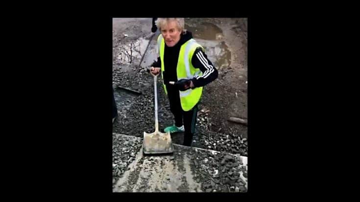 Rod Stewart Helps Out In Repairing Roads Near His House | Society Of Rock Videos