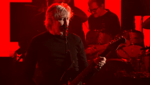Roger Waters Performs ‘The Wall’ Medley On Late Show
