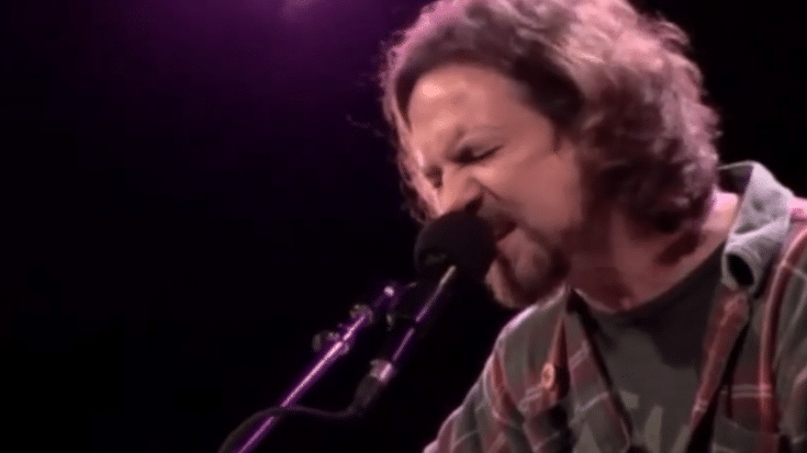 Eddie Vedder Suffers Vocal Damage and Cancels Show | Society Of Rock Videos