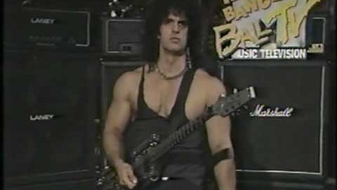 Alice Cooper Guitarist Kane Roberts Wants His Machine Gun Guitar Back At Shows | Society Of Rock Videos