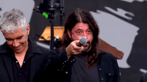 Dave Grohl Tears Up As He Leads Taylor Hawkins Tribute | Society Of Rock Videos