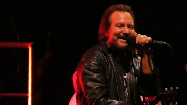 Eddie Vedder Gives Tribute To 9/11 First Responders On Recent NY Show | Society Of Rock Videos
