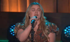 Kelly Clarkson Covers ‘A Case of You’ By Joni Mitchell