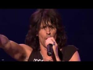 Foreigner’s Kelly Hansen Warns About Very Dangerous Concert Trend