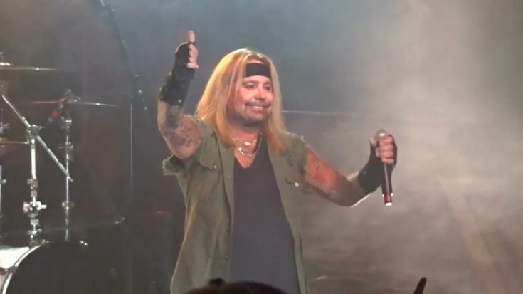 is vince neil on tour with motley crue