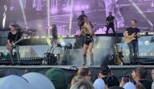 Country Star Carrie Underwood Covers Led Zeppelin’s “Rock N Roll” On Stage