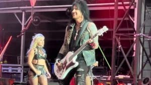 Nikki Sixx Last Video Of Really Playing The Bass Sounded Awful