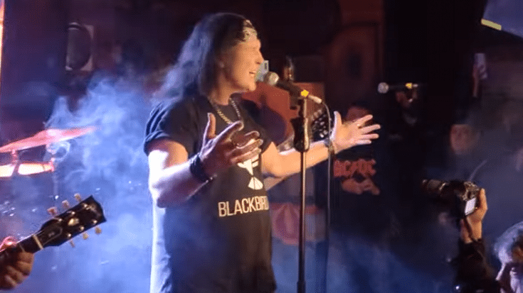 First AC/DC Singer Dave Evans Perform Band’s Hits In Recent Show | Society Of Rock Videos