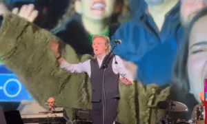 Paul McCartney Delights Mexican Fans With “Hey Jude” Performance