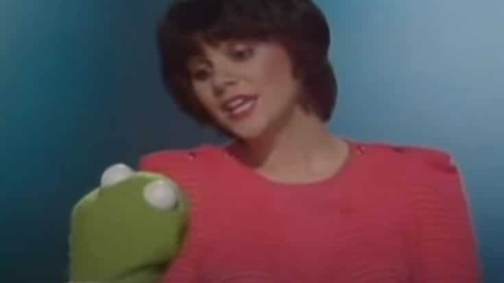Linda Ronstadt Sings ‘When I Grow Too Old to Dream’ With Kermit The Frog | Society Of Rock Videos