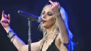 Taylor Momsen Shares First Night Opening For AC/DC – Nicole