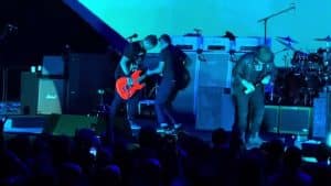 Pearl Jam’s Mike McCready Continues To Do Guitar Solo After Falling Offstage
