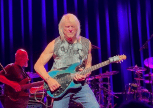 10 Country Songs with Mind-Blowing Guitar Solos