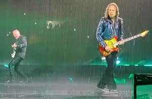 Watch Kirk Hammett Push Through Performing Through The Rain