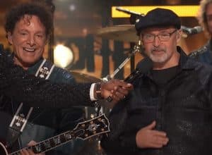 Richard Goodall Sings “Don’t Stop Believing” With Journey Members