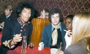 Eric Clapton’s Final Gift To Jimi Hendrix Makes Us Cry