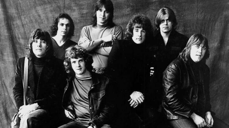 Classic lineup of Chicago band known for blending rock with jazz and horns in the 1970s
