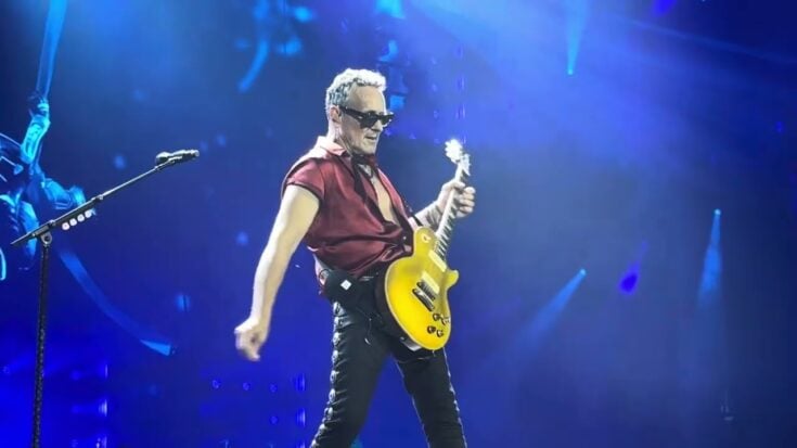Vivian Campbell playing a gold top les paul guitar on stage