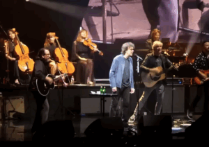 Jeff Lynne Powers Through ELO Show With Broken Hand