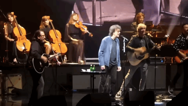 Jeff Lynne singing on stage