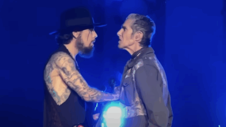 Jane's addiction members fighting on stage