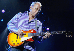 Mark Knopfler Confesses He “Probably Couldn’t Play” Parts of This Classic Dire Straits Album Today