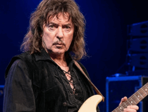 Ritchie Blackmore Receives Lifetime Achievement Award From the National Guitar Museum