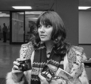 On This Day in 1975: Linda Ronstadt’s “You’re No Good” Hits No. 1 as Heart Like a Wheel Tops the Charts