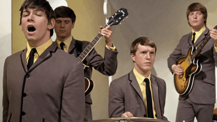 Eric Burdon sings up front while Hilton Valentine, Chas Chandler, and John Steel perform with intense focus and emotion.