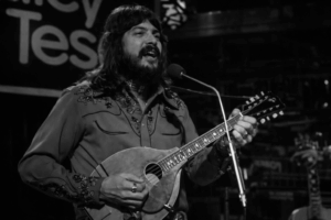 Beloved “Summer Breeze” Singer Passes Away at 85