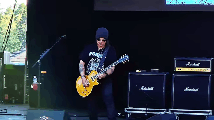 Phil Campbell tears into the stage with his iconic Gibson Les Paul Goldtop, delivering raw rock power with every note.