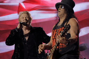 Guns N’ Roses Play “Bad Apples” Live for the First Time in 35 Years