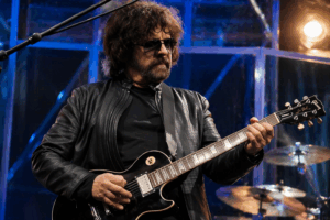 Jeff Lynne Explains How One Chord Made ‘Livin’ Thing’ a Classic