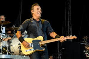 5 Old 80s Love Songs Younger Fans Now Admire